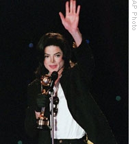 Jackson waves after receiving a World Music Award for