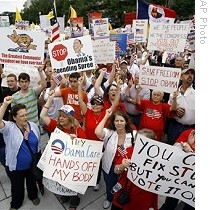 Demonstrators shown during rally at Freedom Plaza in Washington, 12 Sep 2009