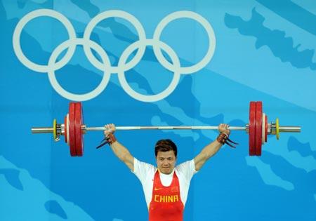 Zhang Xiangxiang of China takes a lift during men's weightlifting 62kg Group A competition of Beijing 2008 Olympic Games at Beijing University of Aeronautics & Astronautics Gymnasium in Beijing, China, Aug. 11, 2008. Zhang won the gold medal in the event. (Xinhua/Yang Lei)