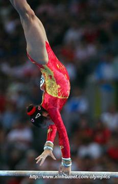 China's He Kexin performs the uneven bars during gymnastics artistic women's team final of the Beijing 2008 Olympic Games at National Indoor Stadium in Beijing, China, Aug. 13, 2008. (Xinhua)
