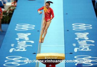 China's Deng Linlin performs the vault during gymnastics artistic women's team final of the Beijing 2008 Olympic Games at National Indoor Stadium in Beijing, China, Aug. 13, 2008. (Xinhua)