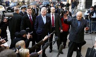 Mohamed&nbsp;al-Fayed&nbsp;(R),&nbsp;who&nbsp;claims&nbsp;Princess&nbsp;Diana&nbsp;and&nbsp;his&nbsp;son&nbsp;were&nbsp;killed&nbsp;in&nbsp;a&nbsp;wide-ranging&nbsp;conspiracy&nbsp;led&nbsp;by&nbsp;Britain's&nbsp;royal&nbsp;family&nbsp;,&nbsp;waves&nbsp;to&nbsp;journalists&nbsp;as&nbsp;he&nbsp;arrives&nbsp;for&nbsp;the&nbsp;inquest&nbsp;into&nbsp;the&nbsp;deaths&nbsp;of&nbsp;Princess&nbsp;Diana&nbsp;and&nbsp;Dodi&nbsp;al-Fayed,&nbsp;at&nbsp;the&nbsp;High&nbsp;Court&nbsp;in&nbsp;London&nbsp;Feb.&nbsp;18,&nbsp;2008.&nbsp;(Xinhua/Reuters&nbsp;Photo)