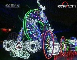In&nbsp;Shenzhen,&nbsp;in&nbsp;South&nbsp;China's&nbsp;Guangdong&nbsp;Province,&nbsp;the&nbsp;holiday&nbsp;spirit&nbsp;is&nbsp;already&nbsp;underway&nbsp;in&nbsp;anticipation&nbsp;of&nbsp;the&nbsp;big&nbsp;day.(CCTV.com)