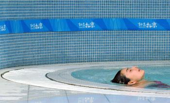 China's&nbsp;diving&nbsp;queen&nbsp;Guo&nbsp;Jingjing&nbsp;rests&nbsp;in&nbsp;the&nbsp;pool&nbsp;during&nbsp;a&nbsp;practice&nbsp;session&nbsp;inside&nbsp;the&nbsp;National&nbsp;Aquatic&nbsp;Center,&nbsp;also&nbsp;known&nbsp;as&nbsp;"Water&nbsp;Cube",&nbsp;Feb.&nbsp;16,&nbsp;2008.&nbsp;The&nbsp;"Good&nbsp;Luck&nbsp;Beijing"&nbsp;2008&nbsp;16th&nbsp;FINA&nbsp;Diving&nbsp;World&nbsp;Cup&nbsp;will&nbsp;kick&nbsp;off&nbsp;on&nbsp;Tuesday&nbsp;as&nbsp;lots&nbsp;of&nbsp;world&nbsp;famous&nbsp;divers&nbsp;will&nbsp;compete.&nbsp;[Xinhua]