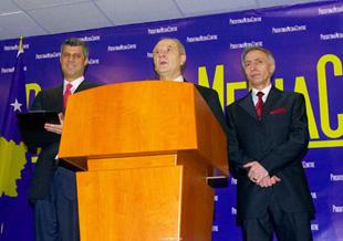 Kosovo's&nbsp;President&nbsp;Fatmir&nbsp;Sejdiu&nbsp;(C),&nbsp;Prime&nbsp;Minister&nbsp;Hashim&nbsp;Thaci&nbsp;(L)&nbsp;and&nbsp;Speaker&nbsp;of&nbsp;Kosovo's&nbsp;elected&nbsp;chamber&nbsp;Jakup&nbsp;Krasniqi&nbsp;attend&nbsp;a&nbsp;news&nbsp;conference&nbsp;after&nbsp;Kosovo&nbsp;declared&nbsp;independence&nbsp;in&nbsp;Pristina,&nbsp;capital&nbsp;of&nbsp;Kosovo,&nbsp;Feb.&nbsp;17,&nbsp;2008.(Xinhua&nbsp;Photo)