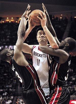The Houston Rockets have surged to their 10th consecutive win, beating the Miami Heat 112-100 on Thursday.