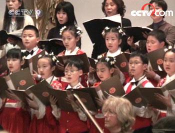 The&nbsp;Chongqing&nbsp;Youth&nbsp;Choir,&nbsp;consisting&nbsp;of&nbsp;38&nbsp;primary&nbsp;school&nbsp;students,&nbsp;was&nbsp;greeted&nbsp;with&nbsp;warm&nbsp;applause&nbsp;in&nbsp;its&nbsp;debut&nbsp;at&nbsp;the&nbsp;Golden&nbsp;Hall&nbsp;of&nbsp;Vienna,&nbsp;February&nbsp;29th.(Photo:&nbsp;CCTV.com)