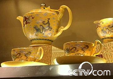 The&nbsp;set&nbsp;is&nbsp;produced&nbsp;entirely&nbsp;under&nbsp;the&nbsp;royal&nbsp;standard&nbsp;of&nbsp;the&nbsp;Qing&nbsp;Dynasty,about&nbsp;360&nbsp;years&nbsp;ago.(Photo:&nbsp;CCTV.com)