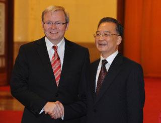 Chinese&nbsp;Premier&nbsp;Wen&nbsp;Jiabao&nbsp;(R)&nbsp;shakes&nbsp;hands&nbsp;with&nbsp;visiting&nbsp;Australian&nbsp;Prime&nbsp;Minister&nbsp;Kevin&nbsp;Rudd&nbsp;in&nbsp;a&nbsp;welcoming&nbsp;ceremony&nbsp;at&nbsp;the&nbsp;Great&nbsp;Hall&nbsp;of&nbsp;the&nbsp;People&nbsp;in&nbsp;Beijing,&nbsp;capital&nbsp;of&nbsp;China,&nbsp;on&nbsp;April&nbsp;10,&nbsp;2008.&nbsp;(Xinhua/Huang&nbsp;Jingwen)