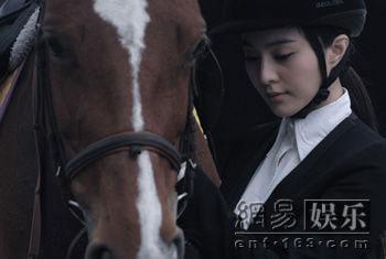 Popular&nbsp;actress&nbsp;Fan&nbsp;Bingbing&nbsp;shows&nbsp;a&nbsp;perfect&nbsp;combination&nbsp;of&nbsp;beauty&nbsp;and&nbsp;strength&nbsp;in&nbsp;equestrianism&nbsp;in&nbsp;the&nbsp;Olympic&nbsp;promo&nbsp;directed&nbsp;by&nbsp;Lin&nbsp;Jinhe,&nbsp;which&nbsp;will&nbsp;make&nbsp;its&nbsp;debut&nbsp;on&nbsp;the&nbsp;CCTV&nbsp;Movie&nbsp;Channel&nbsp;at&nbsp;19:35&nbsp;on&nbsp;Thursday&nbsp;night.&nbsp;[Photo:&nbsp;ent.163.com]