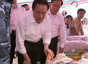 He&nbsp;also&nbsp;talked&nbsp;with&nbsp;the&nbsp;injured&nbsp;in&nbsp;a&nbsp;hospital,&nbsp;urging&nbsp;medical&nbsp;staff&nbsp;to&nbsp;overcome&nbsp;hardships&nbsp;and&nbsp;fatigue&nbsp;in&nbsp;their&nbsp;work.