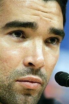 Portugal&nbsp;midfielder&nbsp;Deco,&nbsp;pictured&nbsp;in&nbsp;2007,&nbsp;has&nbsp;signed&nbsp;for&nbsp;Chelsea,&nbsp;the&nbsp;English&nbsp;Premiership&nbsp;club&nbsp;said&nbsp;on&nbsp;Monday,&nbsp;for&nbsp;eight&nbsp;million&nbsp;pounds&nbsp;(10.1&nbsp;million&nbsp;euros).&nbsp;AFP/File/Josep&nbsp;Lago)