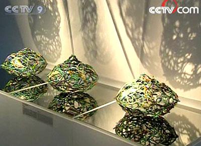 The&nbsp;exhibits&nbsp;at&nbsp;the&nbsp;festival&nbsp;are&nbsp;the&nbsp;work&nbsp;of&nbsp;114&nbsp;artists&nbsp;from&nbsp;24&nbsp;countries&nbsp;and&nbsp;regions.&nbsp;Together&nbsp;they&nbsp;reveal&nbsp;the&nbsp;developmental&nbsp;trend&nbsp;of&nbsp;the&nbsp;porcelain&nbsp;art.(Photo:&nbsp;CCTV.com)