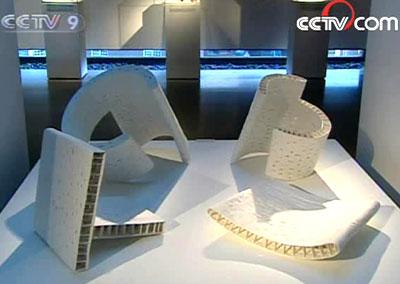 The&nbsp;exhibits&nbsp;at&nbsp;the&nbsp;festival&nbsp;are&nbsp;the&nbsp;work&nbsp;of&nbsp;114&nbsp;artists&nbsp;from&nbsp;24&nbsp;countries&nbsp;and&nbsp;regions.&nbsp;Together&nbsp;they&nbsp;reveal&nbsp;the&nbsp;developmental&nbsp;trend&nbsp;of&nbsp;the&nbsp;porcelain&nbsp;art.(Photo:&nbsp;CCTV.com)