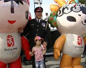 The&nbsp;most&nbsp;popular&nbsp;cartoon&nbsp;figures&nbsp;turn&nbsp;out&nbsp;to&nbsp;be&nbsp;the&nbsp;Fuwas,who&nbsp;happen&nbsp;to&nbsp;be&nbsp;the&nbsp;official&nbsp;mascots&nbsp;for&nbsp;the&nbsp;Beijing&nbsp;Games.(Photo:&nbsp;CCTV.com)