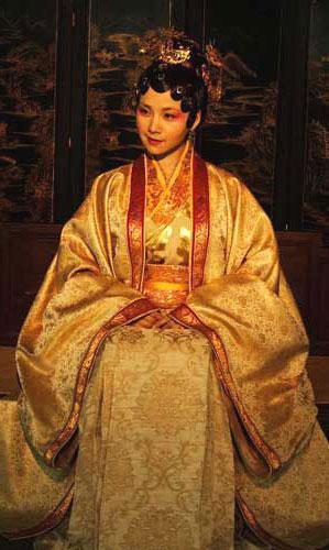 A&nbsp;piece&nbsp;of&nbsp;still&nbsp;shows&nbsp;an&nbsp;actress&nbsp;dressing&nbsp;as&nbsp;one&nbsp;of&nbsp;the&nbsp;four&nbsp;sisters&nbsp;in&nbsp;the&nbsp;Jia&nbsp;Mansion.&nbsp;[Photo:&nbsp;China&nbsp;News&nbsp;Service]