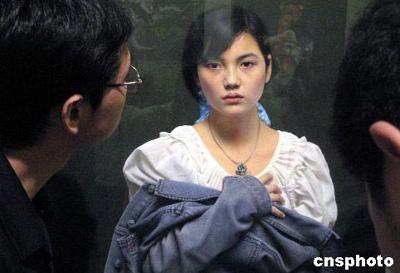 A&nbsp;visitor&nbsp;checks&nbsp;out&nbsp;a&nbsp;portrait&nbsp;by&nbsp;artist&nbsp;Leng&nbsp;Jun&nbsp;at&nbsp;the&nbsp;Third&nbsp;Beijing&nbsp;International&nbsp;Art&nbsp;Biennale&nbsp;at&nbsp;the&nbsp;National&nbsp;Art&nbsp;Museum&nbsp;of&nbsp;China&nbsp;on&nbsp;July&nbsp;9,&nbsp;2008.&nbsp;The&nbsp;third&nbsp;biennale&nbsp;was&nbsp;originally&nbsp;slated&nbsp;for&nbsp;last&nbsp;year,&nbsp;but&nbsp;was&nbsp;postponed&nbsp;to&nbsp;celebrate&nbsp;the&nbsp;Beijing&nbsp;Olympics.&nbsp;The&nbsp;exhibition&nbsp;features&nbsp;747&nbsp;artworks&nbsp;by&nbsp;artists&nbsp;worldwide&nbsp;centering&nbsp;on&nbsp;the&nbsp;theme&nbsp;of&nbsp;"Colors&nbsp;and&nbsp;Olympism."&nbsp;It&nbsp;will&nbsp;run&nbsp;till&nbsp;August&nbsp;12.&nbsp;[Photo:&nbsp;cnsphoto]