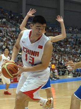 China's Yao Ming drives the ball during the game against Serbia at the Stankovic Cup basketball Olympic warmup tournament in Hangzhou, capital of east China's Zhejiang Province, July, 17, 2008. (Xinhua Photo)