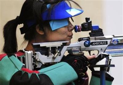 Gold&nbsp;medallist&nbsp;Du&nbsp;Li&nbsp;of&nbsp;China&nbsp;takes&nbsp;aim&nbsp;in&nbsp;the&nbsp;women's&nbsp;50m&nbsp;rifle&nbsp;3&nbsp;positions&nbsp;shooting&nbsp;competition&nbsp;at&nbsp;the&nbsp;Beijing&nbsp;2008&nbsp;Olympic&nbsp;Games&nbsp;