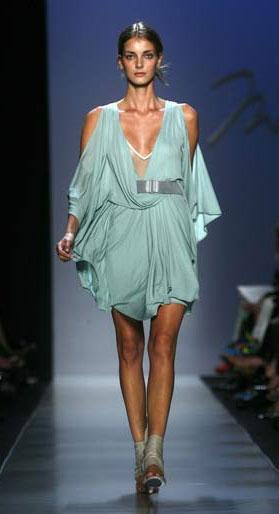 A model presents a creation from the Max Azria Spring 2009 collection at New York Fashion Week September 9, 2008.(Xinhua/Reuters Photo)