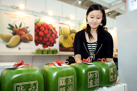 Cubic watermelons displayed at 2009 Food Taipei