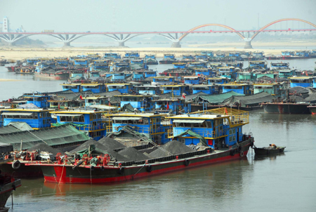 Drought leaves&nbsp;250 ships stranded in south China