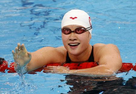 Liu Zige from Shanghai jubilates after winning women's 200m butterfly final of swimming at the 11th Chinese National Games in Jinan, east China's Shandong Province, Oct. 21, 2009. Liu won the gold with 2 minutes and 01.81 seconds, and exceeded the world record of the event.(Xinhua/Fan Jun)