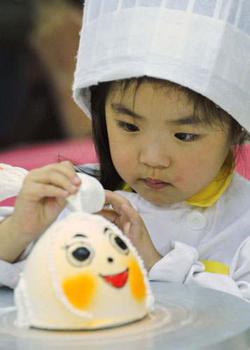 Children&nbsp;enjoy&nbsp;sweet holiday in NE China