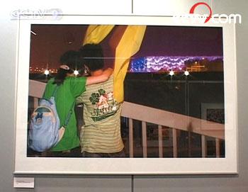 At&nbsp;the&nbsp;Chinese&nbsp;Cultural&nbsp;Center,&nbsp;in&nbsp;Berlin,&nbsp;is&nbsp;the&nbsp;exhibition,&nbsp;"Beijing&nbsp;Gears&nbsp;up&nbsp;for&nbsp;the&nbsp;Olympics."&nbsp;(Photo:&nbsp;CCTV.com)