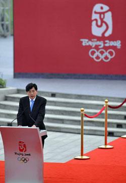 Guo&nbsp;Jinlong,&nbsp;executive&nbsp;president&nbsp;of&nbsp;the&nbsp;Beijing&nbsp;Organizing&nbsp;Committee&nbsp;for&nbsp;the&nbsp;Games&nbsp;of&nbsp;the&nbsp;XXIX&nbsp;Olympiad(BOCOG),&nbsp;addresses&nbsp;the&nbsp;opening&nbsp;ceremony&nbsp;of&nbsp;the&nbsp;Olympic&nbsp;Village&nbsp;in&nbsp;Beijing,&nbsp;China,&nbsp;July&nbsp;27,&nbsp;2008.&nbsp;The&nbsp;Olympic&nbsp;Village&nbsp;was&nbsp;officially&nbsp;opened&nbsp;Sunday&nbsp;morning&nbsp;as&nbsp;dozens&nbsp;of&nbsp;Chinese&nbsp;athletes&nbsp;entered&nbsp;the&nbsp;compound.&nbsp;The&nbsp;village&nbsp;will&nbsp;provide&nbsp;accommodations&nbsp;for&nbsp;16,000&nbsp;athletes,&nbsp;coaches&nbsp;and&nbsp;their&nbsp;entourage&nbsp;coming&nbsp;for&nbsp;the&nbsp;Olympics.&nbsp;(Xinhua/Wang&nbsp;Lei)