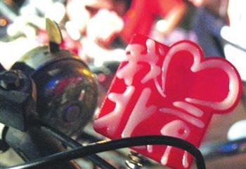 An "I Love Beijing" logo is shown on a bike in Beijing in this photo released on Wednesday, July 30, 2008. [Photo: Beijing Daily Messenger] 