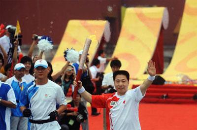 Yang Liwei begins the torch relay from the Meridian Gate.