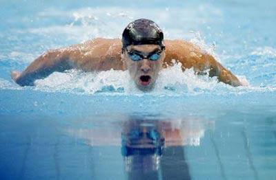 Michael Phelps of the United States swims during the men's 200m butterfly final at the Beijing 2008 Olympic Games in the National Aquatics Center, also known as the Water Cube in Beijing, China, Aug. 13, 2008. Phelps set a new wolrd record and won the gold medal in the event with 1 minute 52.03 seconds.(Xinhua)